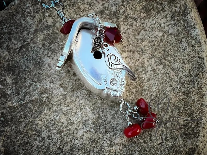 ✨The 1951 "Magnolia" Birdhouse Necklace