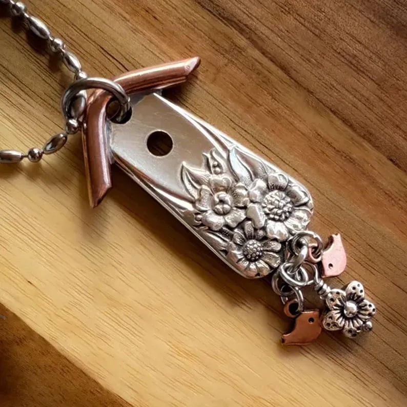 ✨The 1951 "Magnolia" Birdhouse Necklace