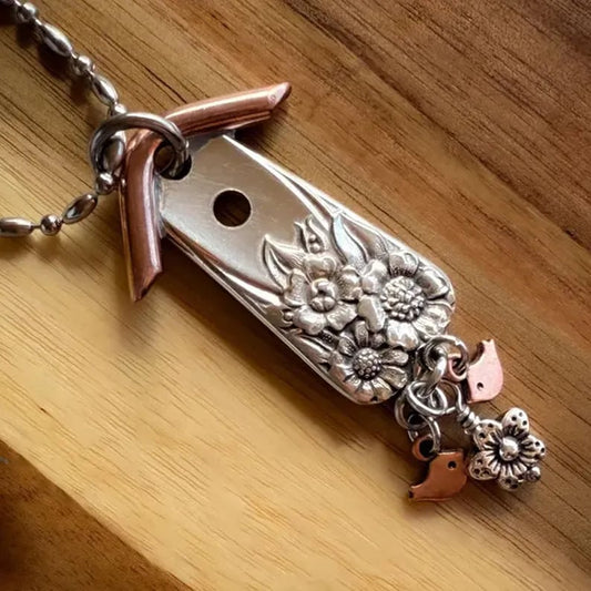 ✨The 1951 "Magnolia" Birdhouse Necklace