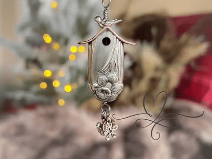 ✨The 1951 "Magnolia" Birdhouse Necklace