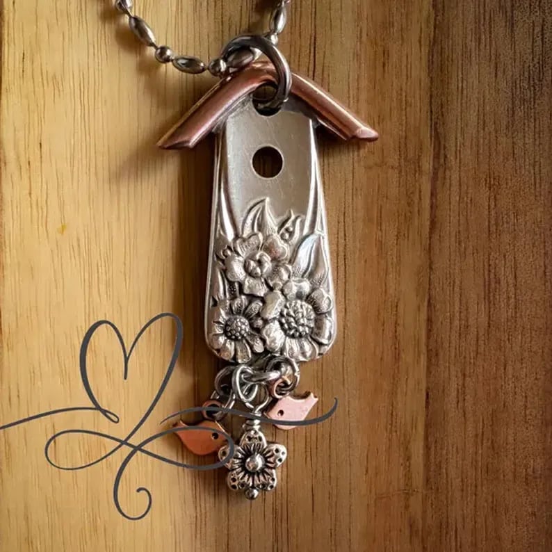✨The 1951 "Magnolia" Birdhouse Necklace