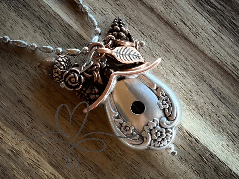 ✨The 1951 "Magnolia" Birdhouse Necklace